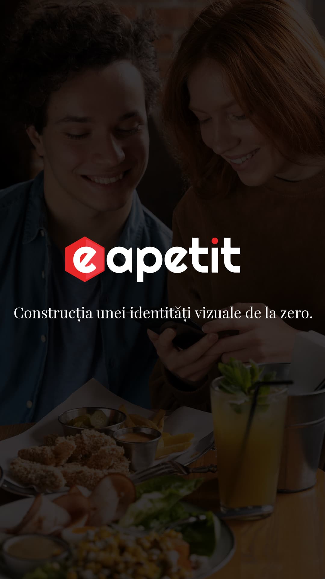 Logo-ul e-Apetit peste o fotografie cu două persoane la masă.